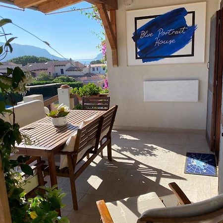 Blue Portrait House Apartment Golfo Aranci Exterior photo