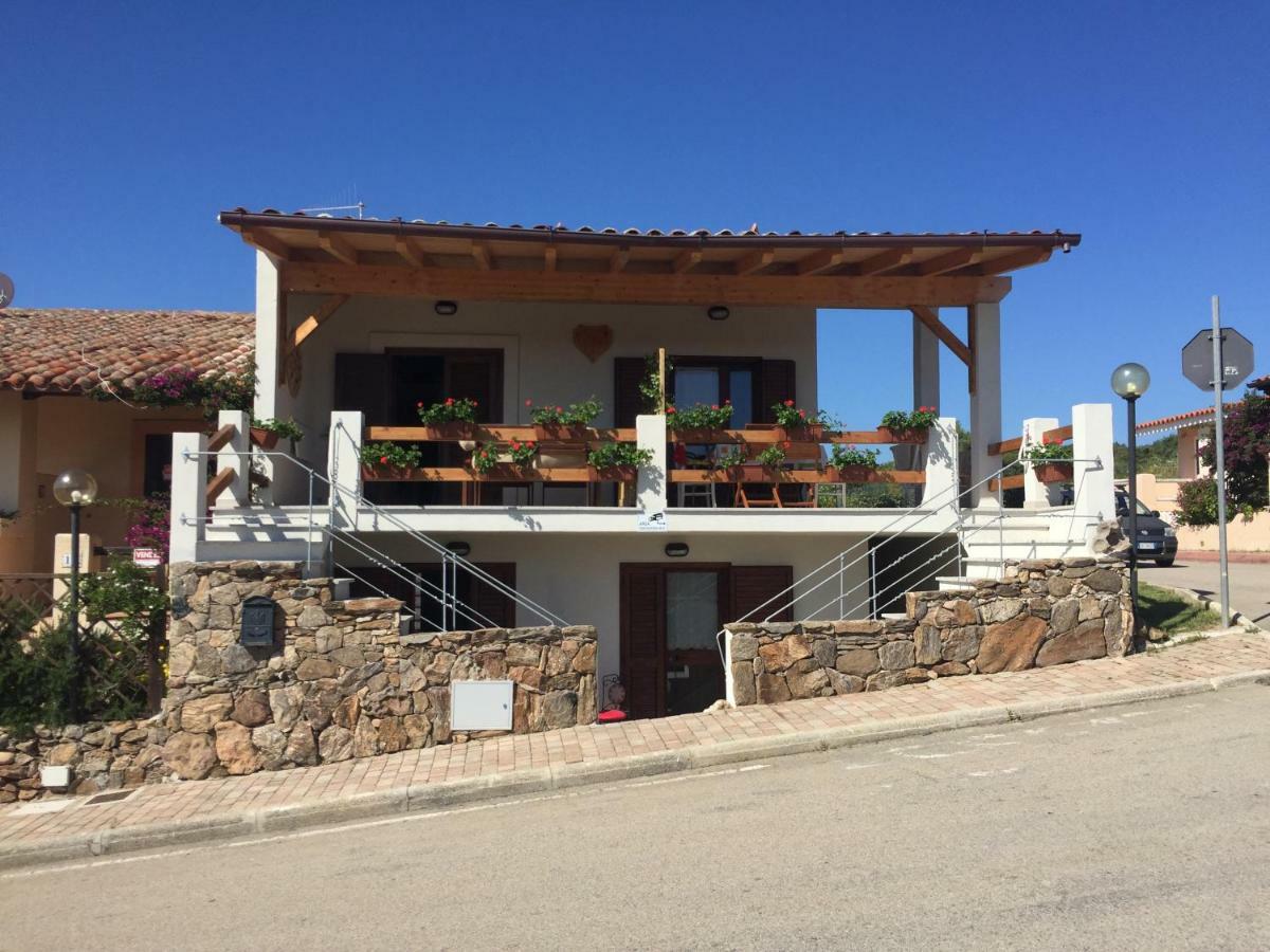 Blue Portrait House Apartment Golfo Aranci Exterior photo