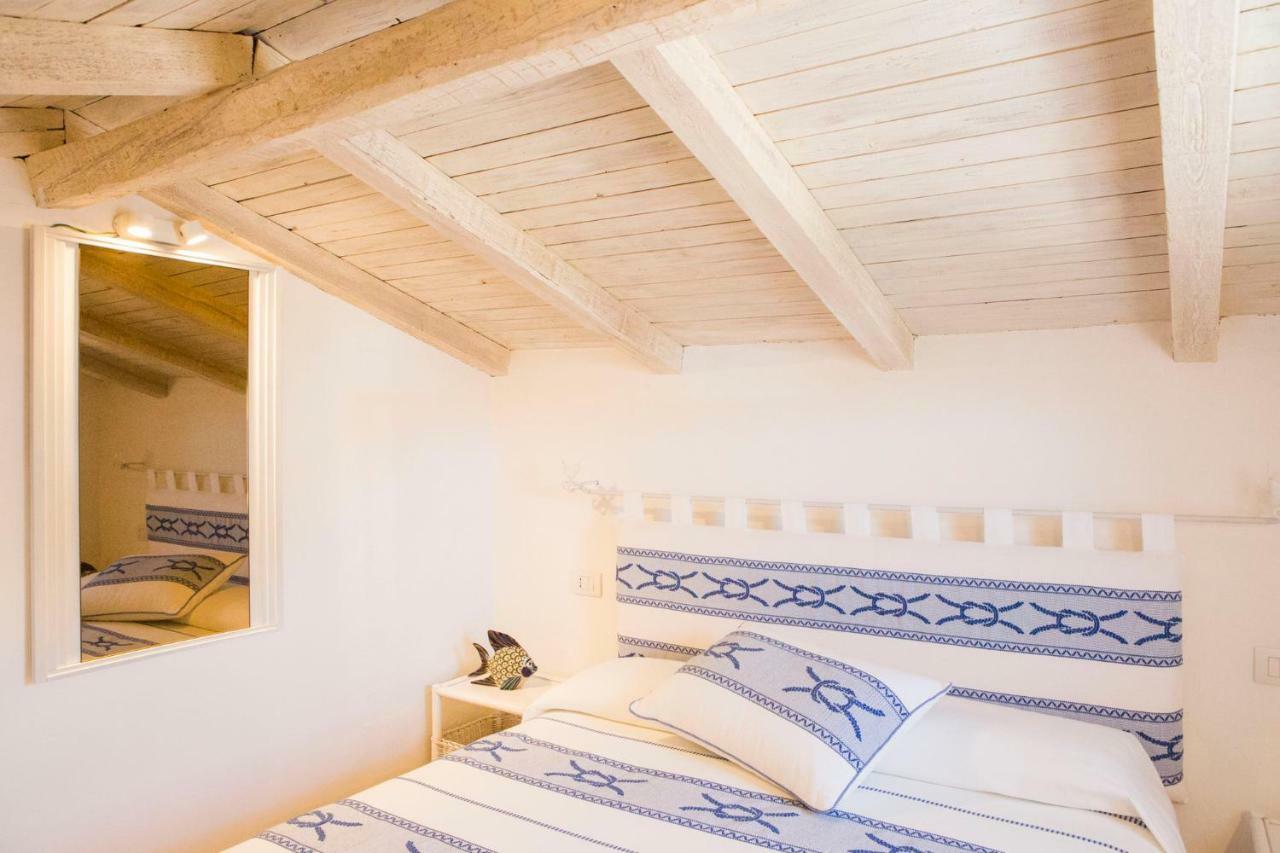 Blue Portrait House Apartment Golfo Aranci Exterior photo