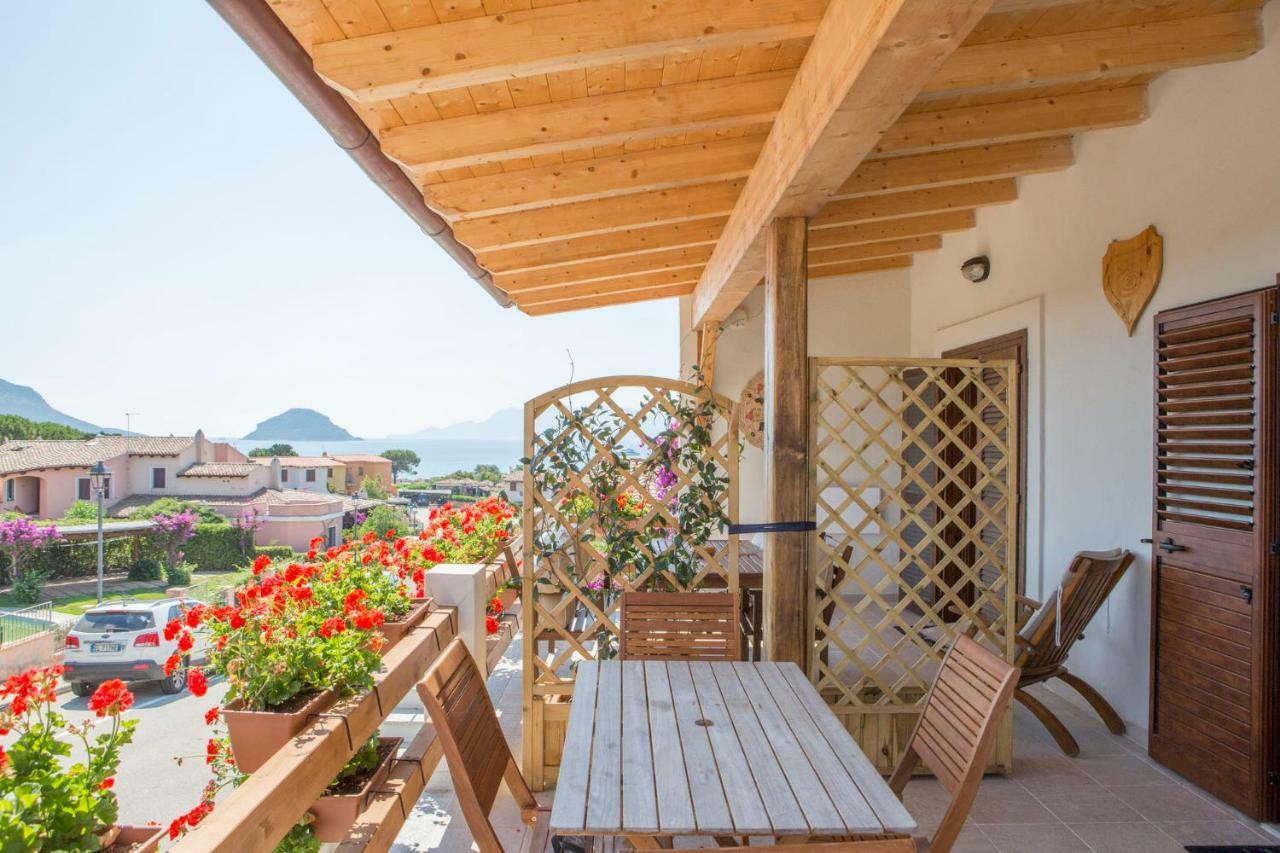Blue Portrait House Apartment Golfo Aranci Exterior photo